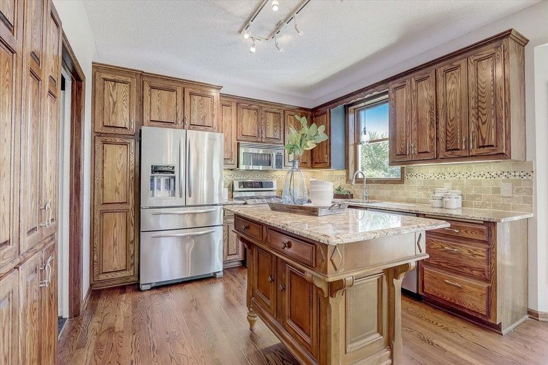 7853 Hill Rd, Woodbury, MN 55125