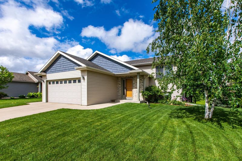 5243 Castleview Dr NW, Rochester, MN 55901