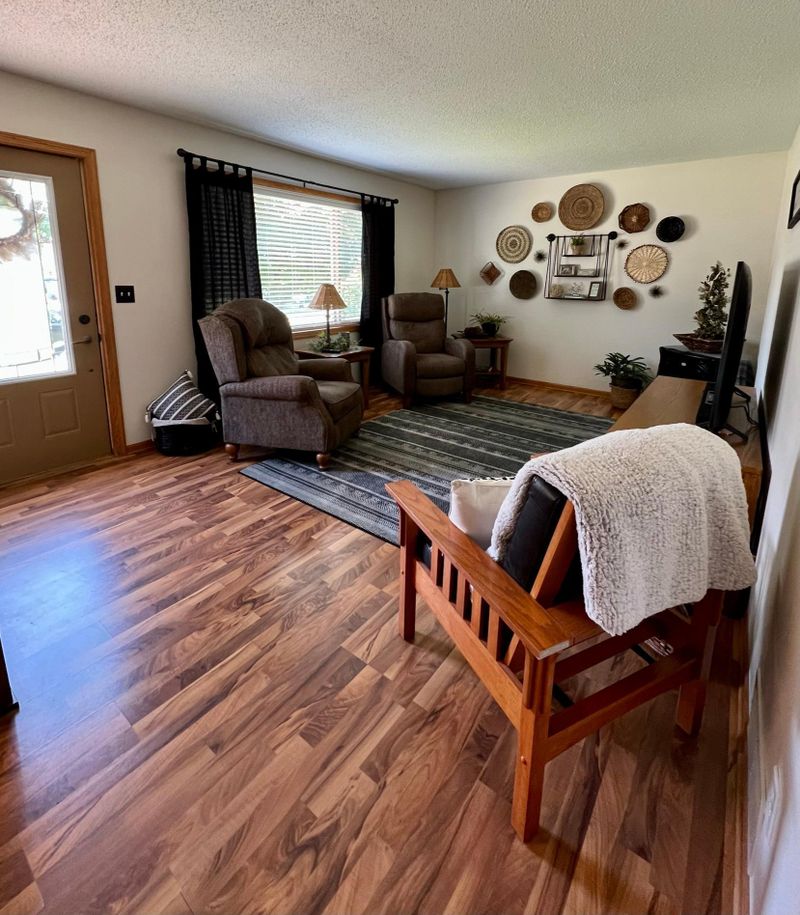 353 Kevin Dr, Spicer, MN 56288