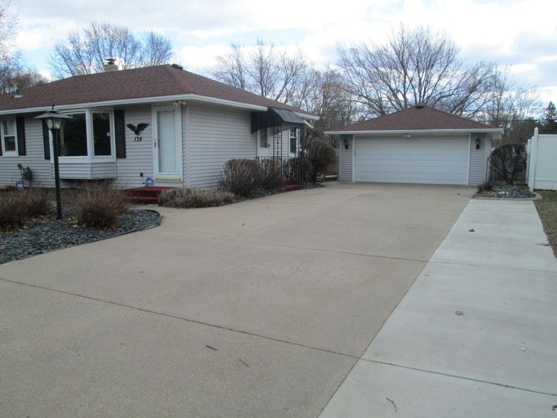 134 Downs Ave, Maplewood, MN 55117