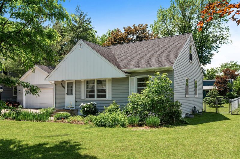 2542 Oriole Ln, New Brighton, MN 55112