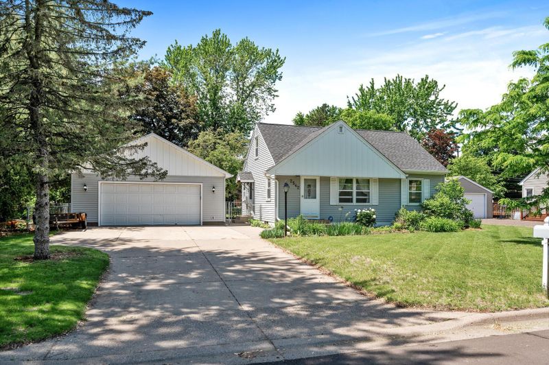2542 Oriole Ln, New Brighton, MN 55112