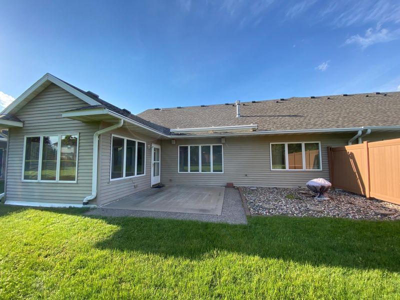 285 3rd Ave SE, Plainview, MN 55964