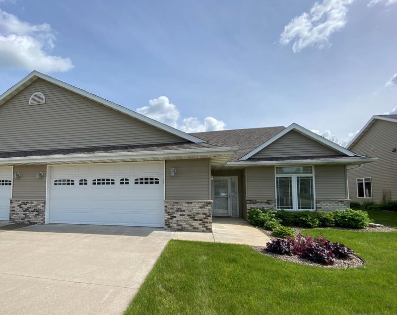 285 3rd Ave SE, Plainview, MN 55964