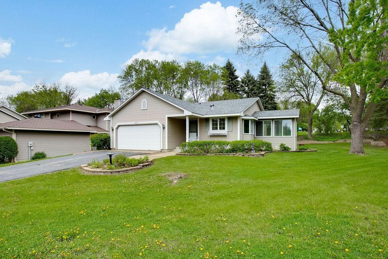 5410 Hyland Greens Dr, Bloomington, MN 55437