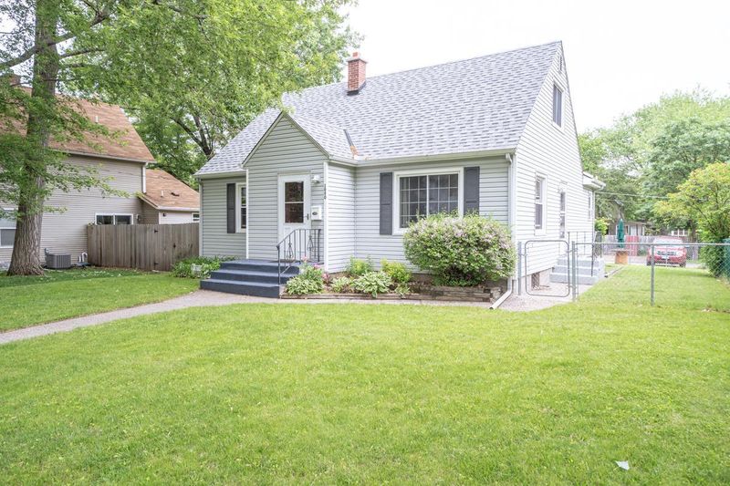 1090 Argyle St, Saint Paul, MN 55103