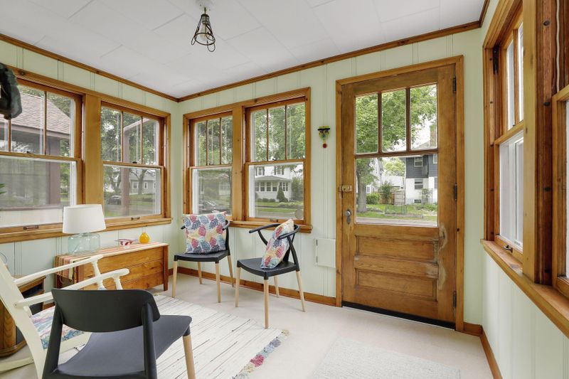 289 Warwick St, Saint Paul, MN 55105