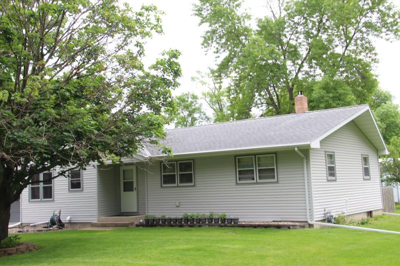 501 6th St E, Hector, MN 55342