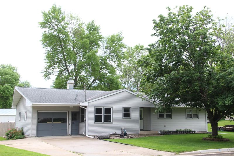 501 6th St E, Hector, MN 55342
