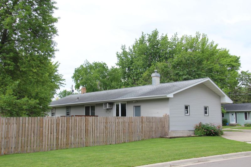 501 6th St E, Hector, MN 55342