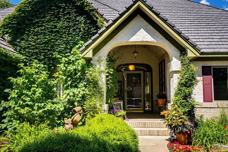 1345 Meadow Ave, Shoreview, MN 55126