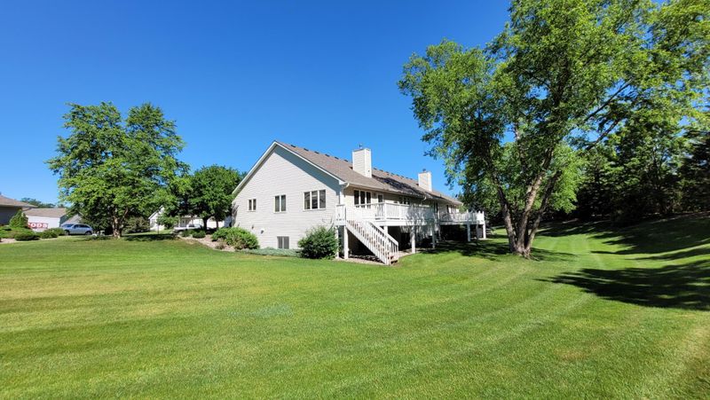 2720 Boulder Dr, Burnsville, MN 55337