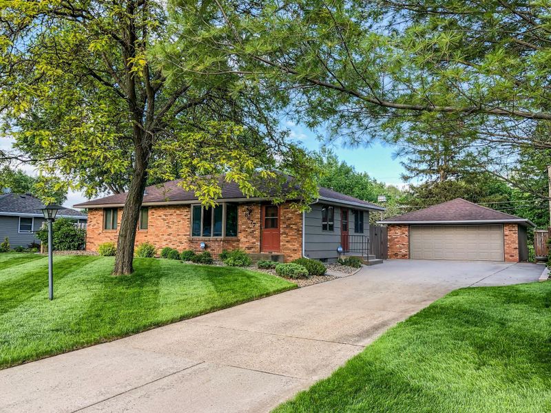 8677 Grospoint Ave S, Cottage Grove, MN 55016