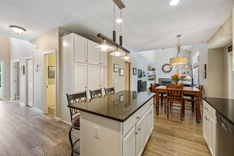 9121 Carriage Hill Rd, Savage, MN 55378