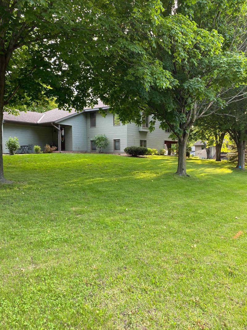 725 Highland Dr, New Prague, MN 56071