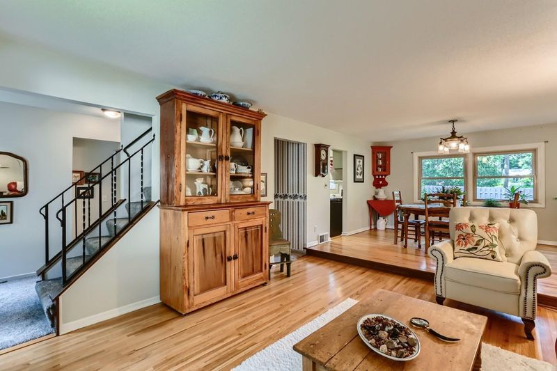 20 Pleasant Ln W, Excelsior, MN 55331