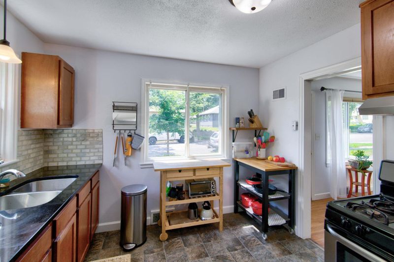 1228 Danforth St, Saint Paul, MN 55117