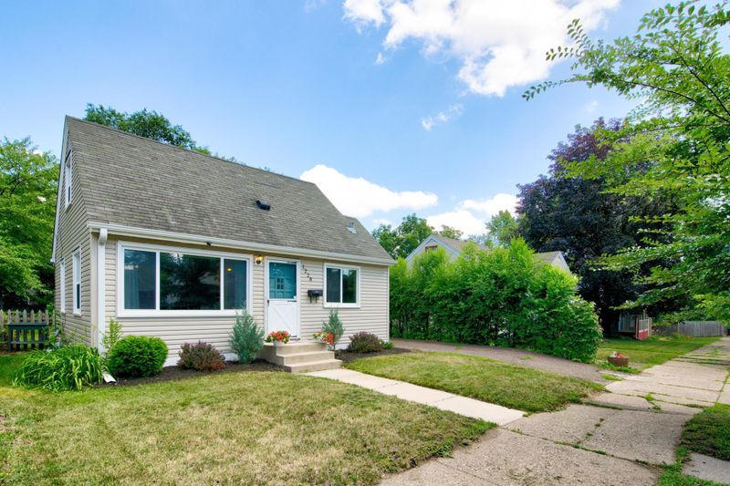 1228 Danforth St, Saint Paul, MN 55117