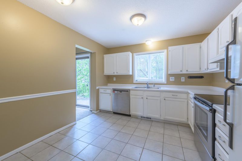 629 Dorland Rd S, Maplewood, MN 55119
