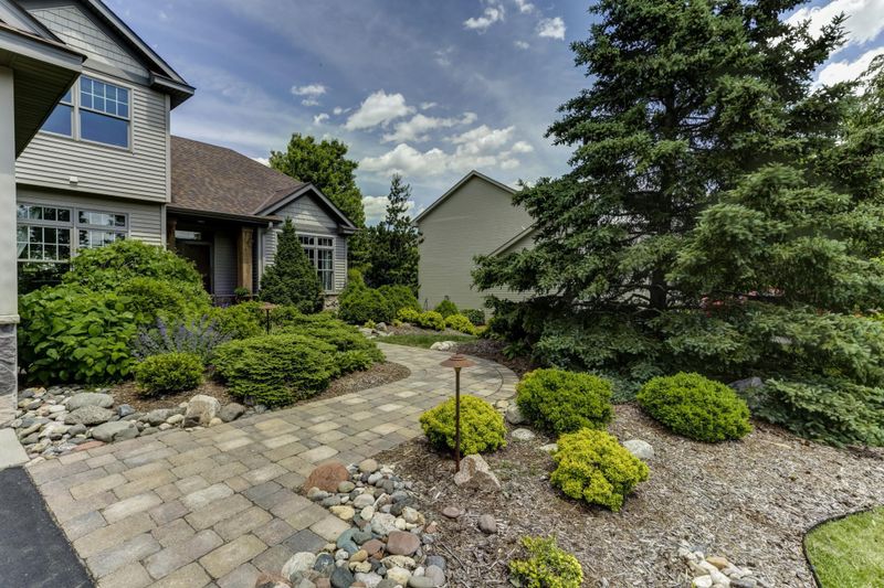 2024 Starlight Dr, Waconia, MN 55387