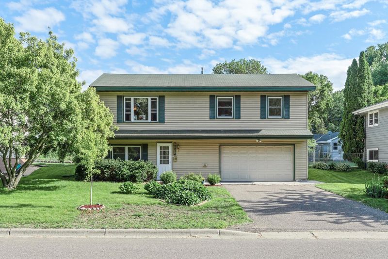 8335 Northern Dr, Crystal, MN 55427