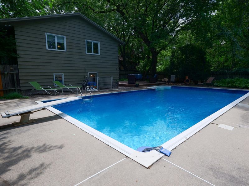 14800 Hillside Ln, Burnsville, MN 55306