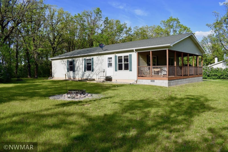 1093 Us Highway 59, Karlstad, MN 56732