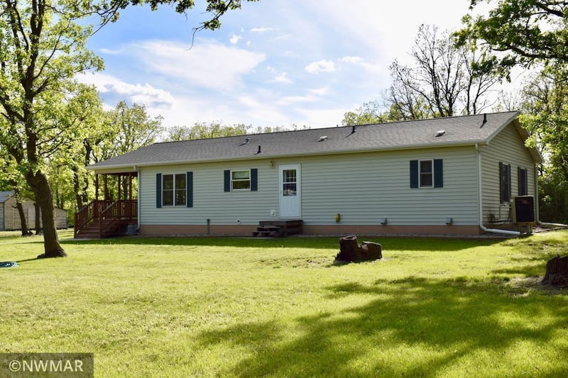 1093 Us Highway 59, Karlstad, MN 56732