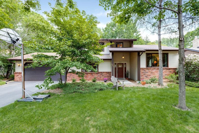 8401 Knollwood Dr, Mounds View, MN 55112