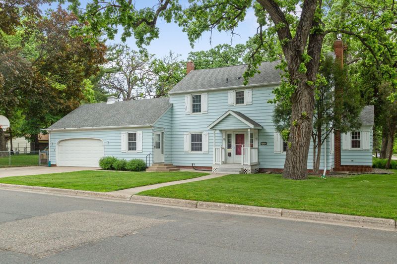 43 6th Ave SE, Hutchinson, MN 55350