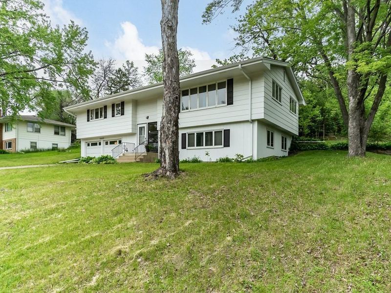 2440 Perry Ave N, Golden Valley, MN 55422