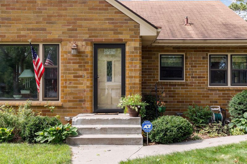 8924 Colfax Ave S, Bloomington, MN 55420