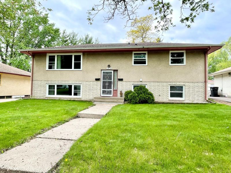 1415 Clarence St, Saint Paul, MN 55106