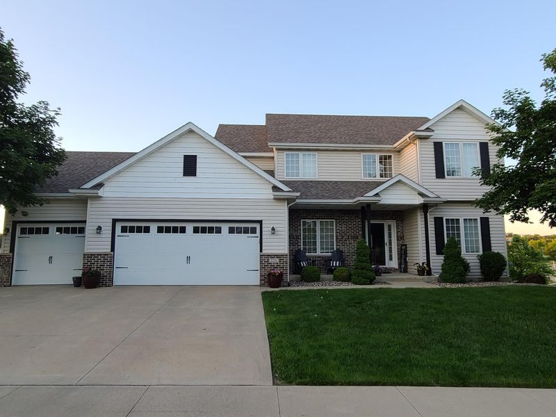 2331 Crimson Ridge Cir NW, Rochester, MN 55901