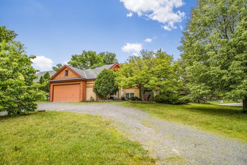 450 Harbor Ln N, Plymouth, MN 55447
