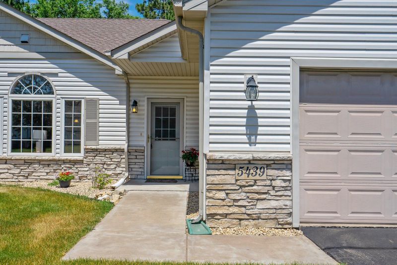 5439 Provence Ln, White Bear Twp, MN 55127