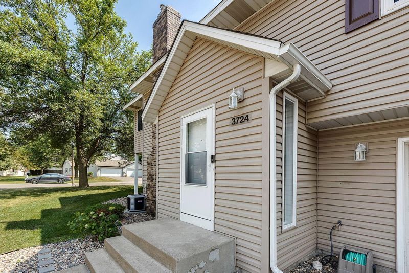 3724 Gershwin Ave N, Oakdale, MN 55128
