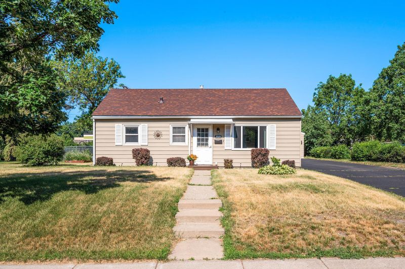 3525 Regent Ave N, Crystal, MN 55422