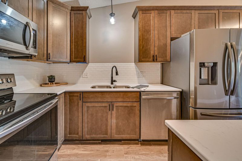 209 Shawnee Trl, Shakopee, MN 55379