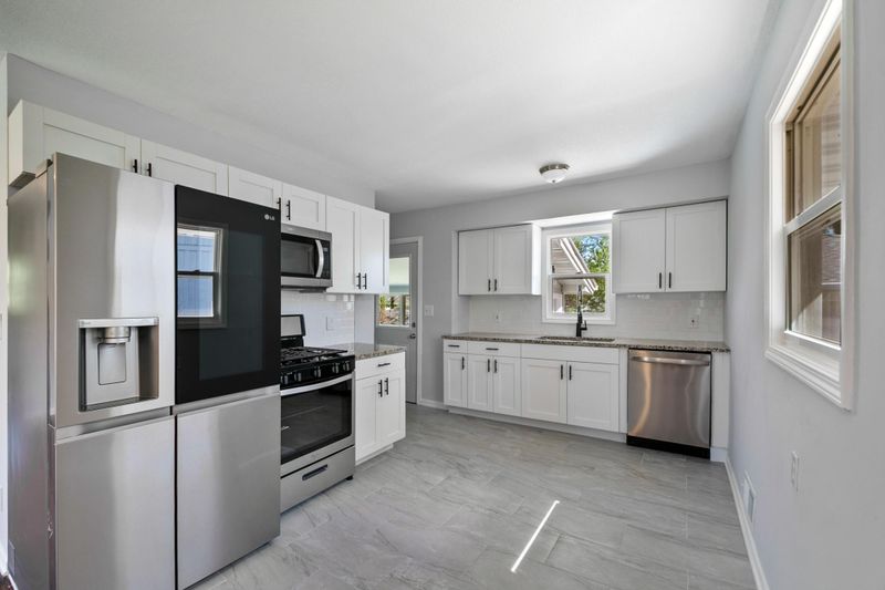 1351 Gresham Ave N, Oakdale, MN 55128