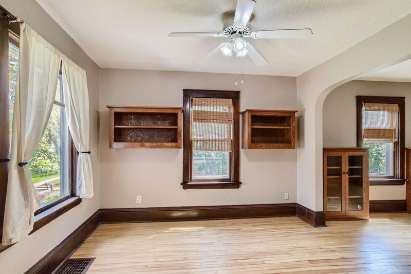 1366 Charles Ave, Saint Paul, MN 55104