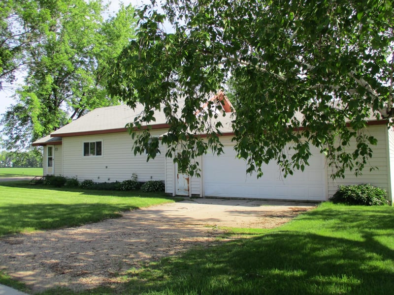 202 4th St NW, De Graff, MN 56271