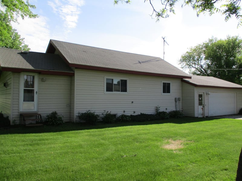 202 4th St NW, De Graff, MN 56271