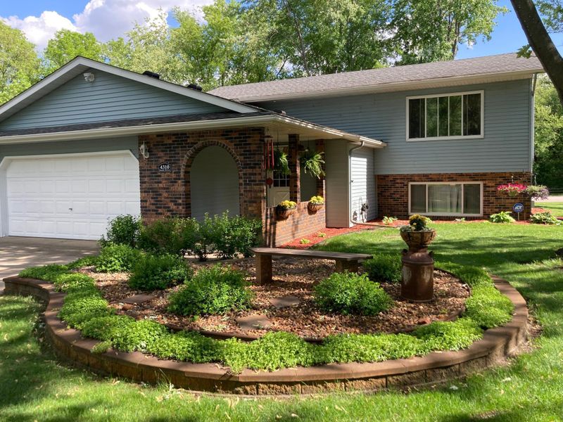 4310 Sauk Dr, Saint Cloud, MN 56303