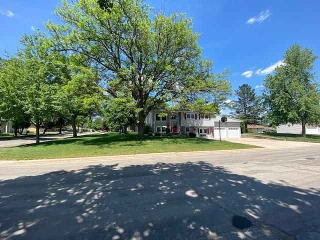 1104 21st Ave SW, Austin, MN 55912