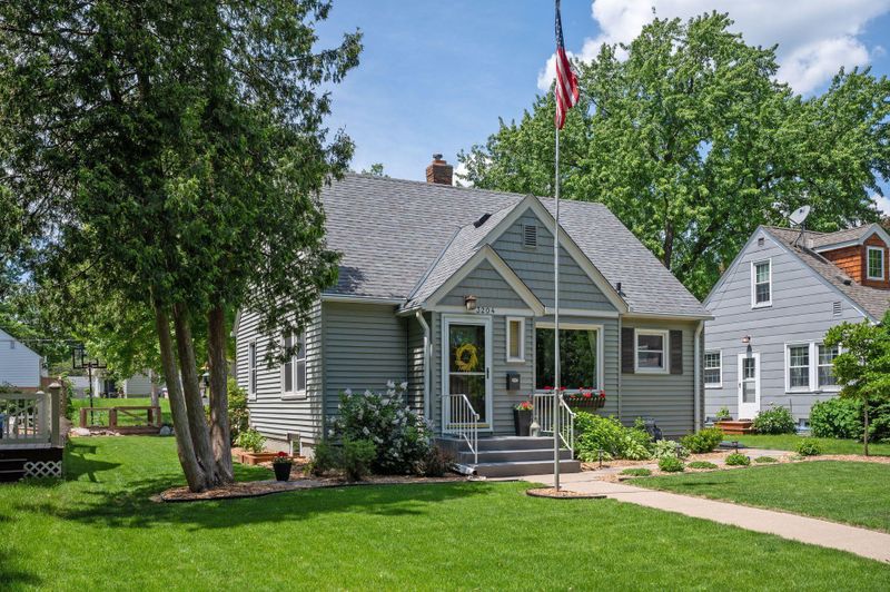 3204 Edgewood Ave S, Saint Louis Park, MN 55426