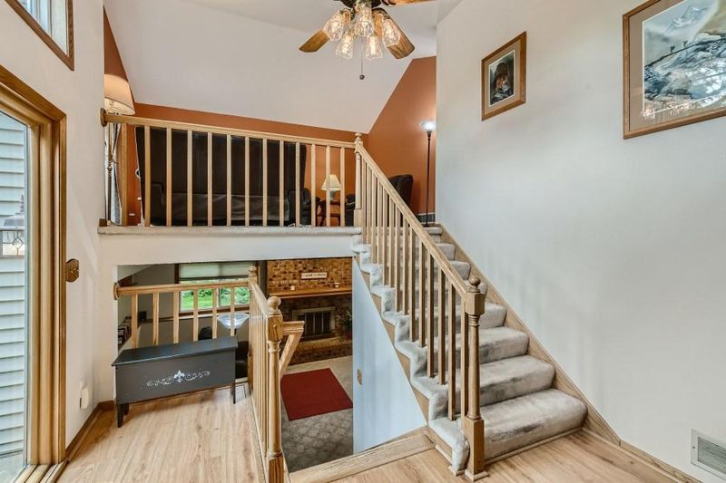 341 Poplar Dr, Shoreview, MN 55126