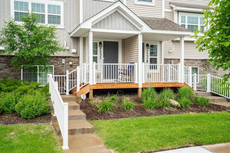 7533 Woods Edge Blvd, Lino Lakes, MN 55014