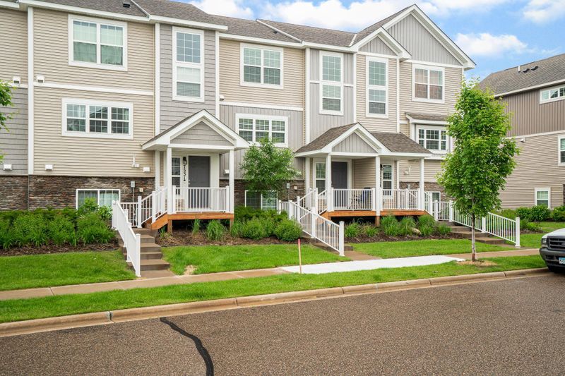 7533 Woods Edge Blvd, Lino Lakes, MN 55014