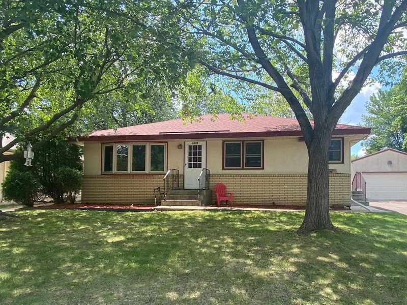 1975 Margaret St N, North Saint Paul, MN 55109